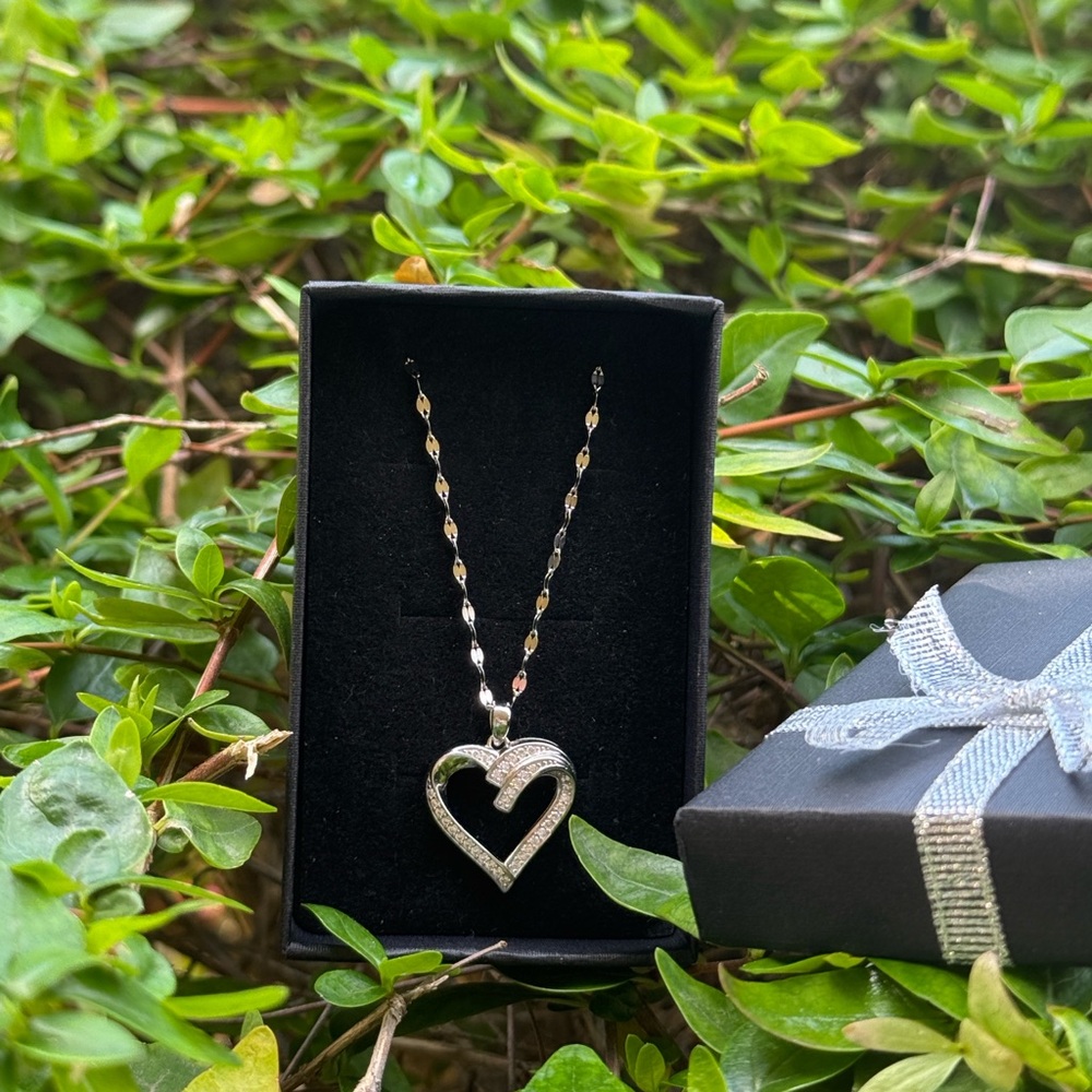 Elegant Silver Heart Pendant Necklace